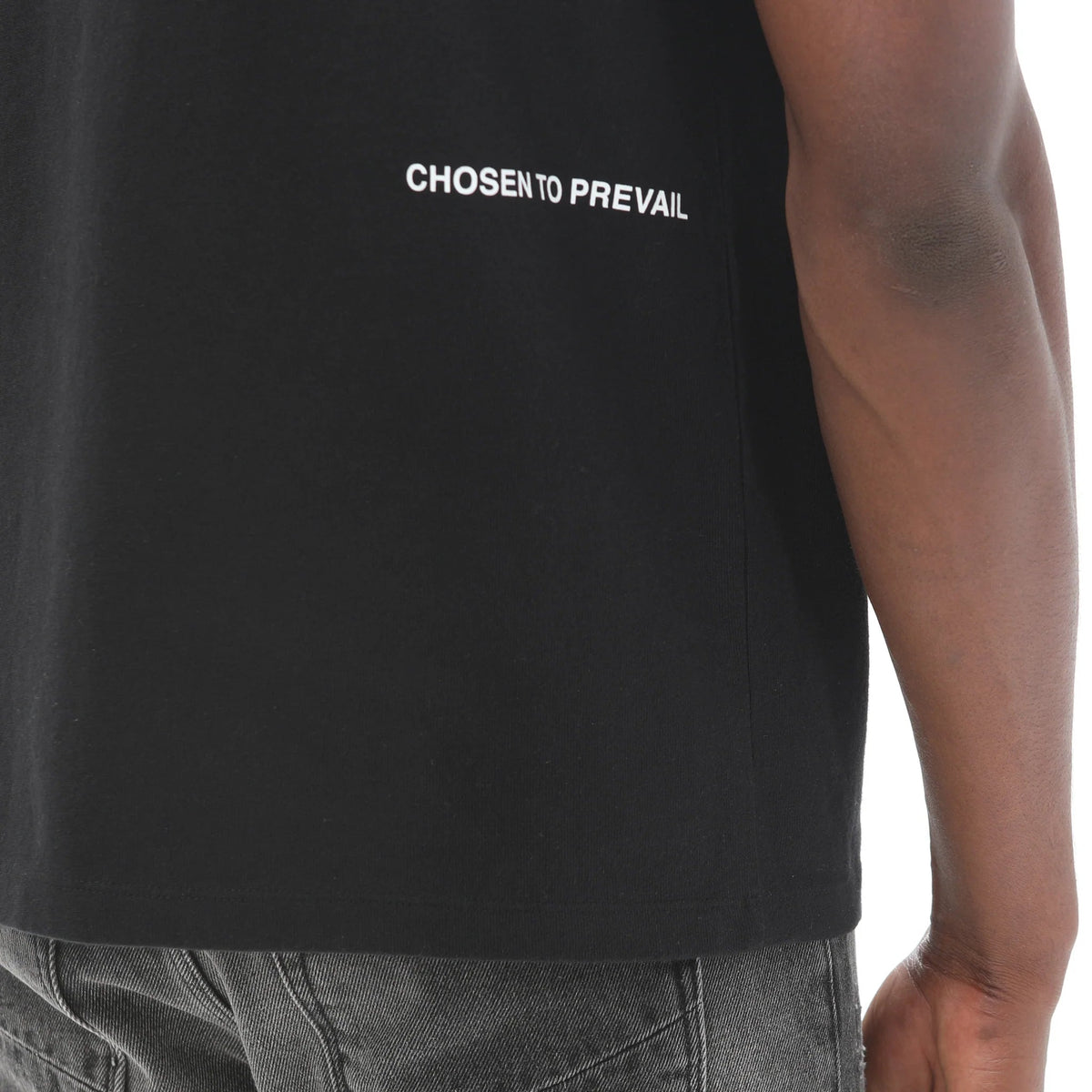 NOVELTY TEE "CRYSTALS TRIANGLE" IN BLACK 323A1-TT32A