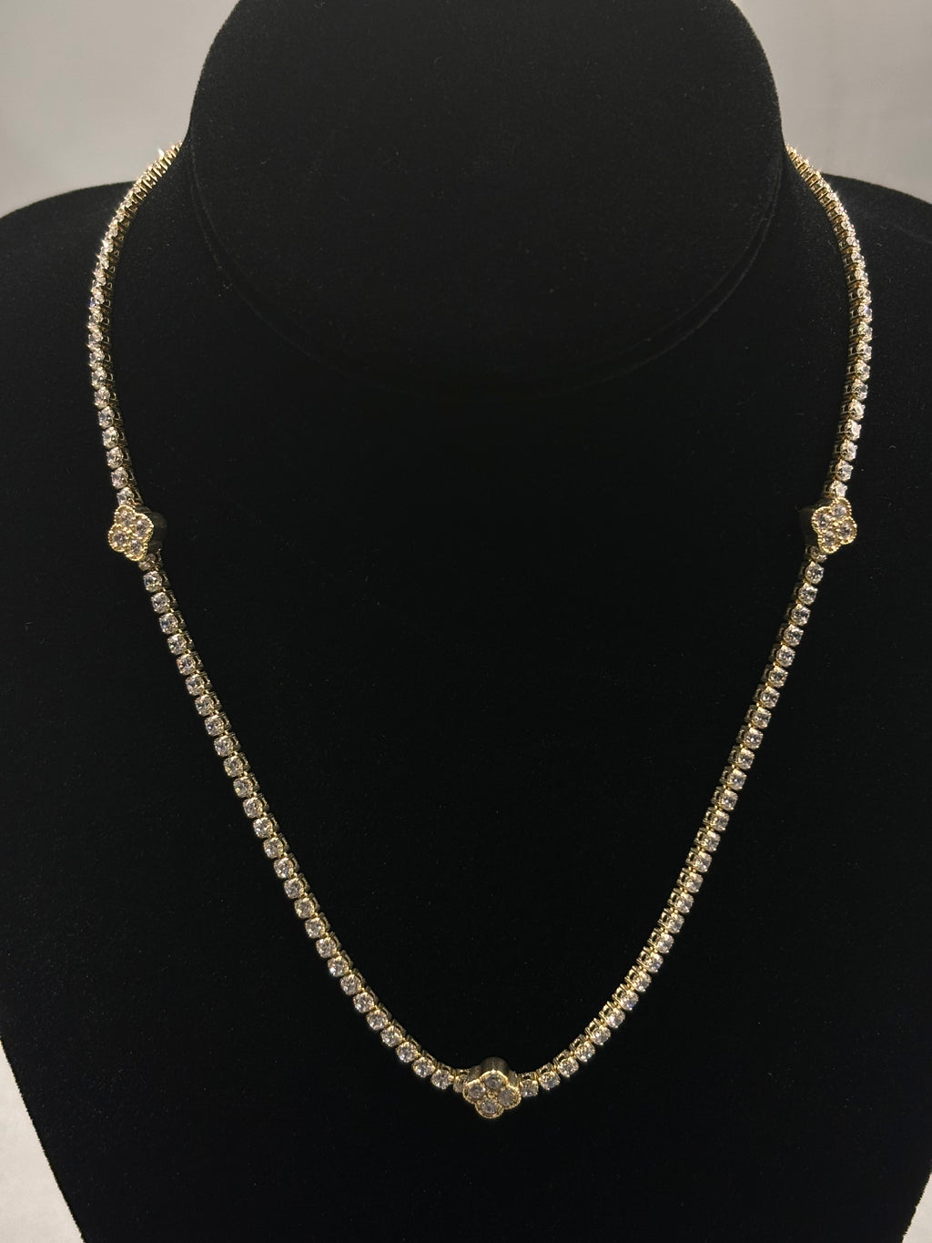 Elegant 14k Gold Floral Accent Tennis Necklace