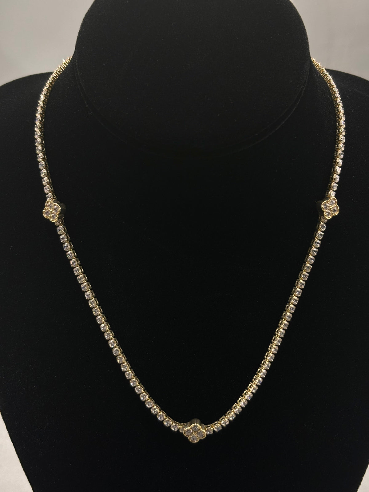 Elegant 14k Gold Floral Accent Tennis Necklace