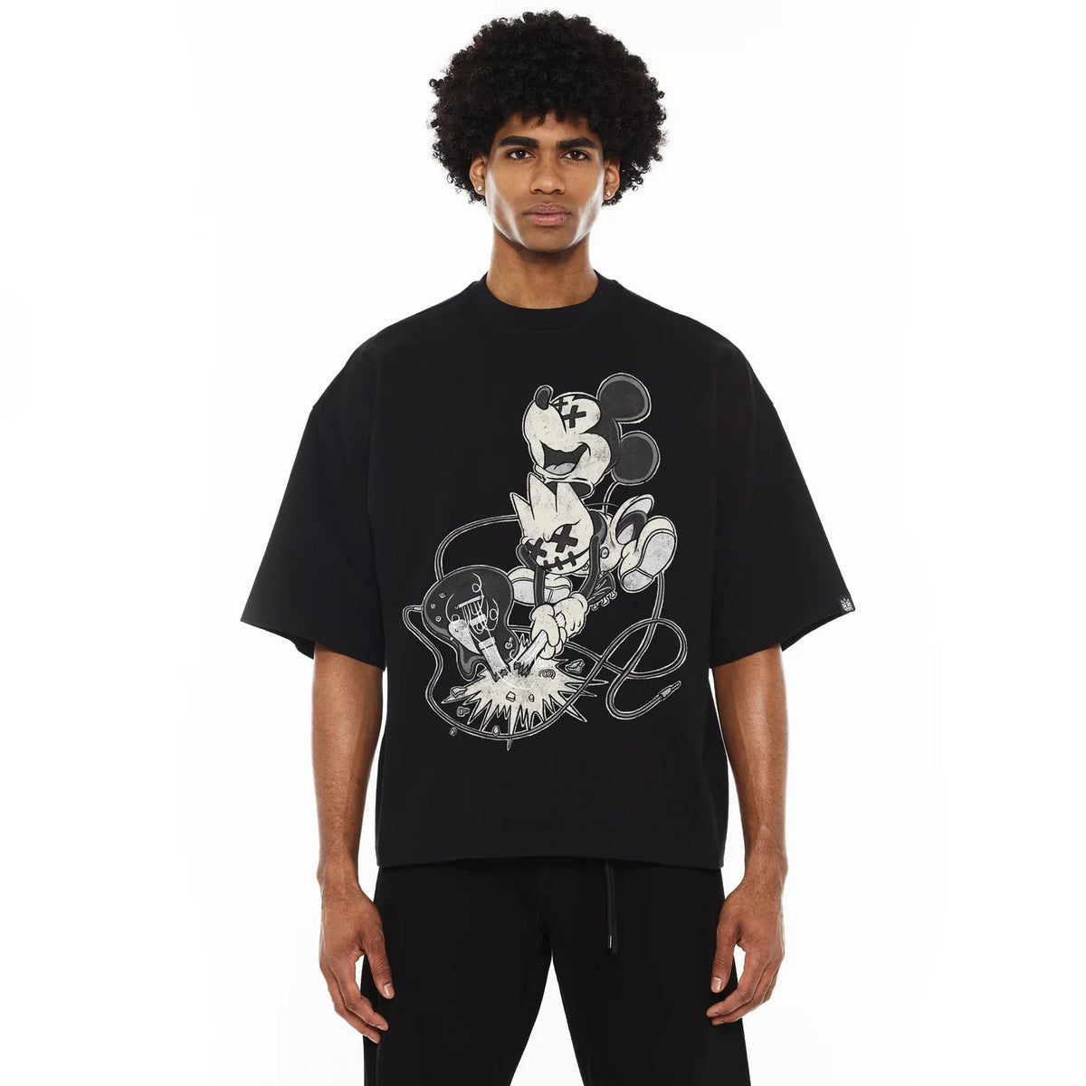 Cult's Oversized Heavyweight Boxy Short Sleeve Crew Neck Tee "No Music No Life" in Black 625B10-K40A